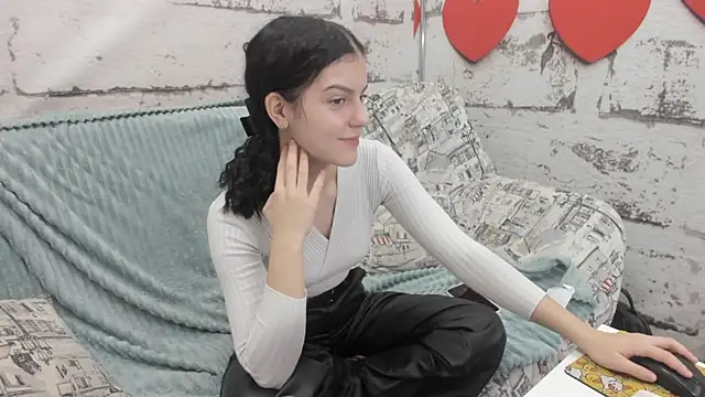 Snapshot of Lovely_Audrey chatting on November 16, 2:06 am Lovely Audrey online show from November 16, 2:06 am