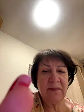 Snapshot of LittleBead522 chatting on November 15, 7:21 pm LittleBead522 online show from November 15, 7:21 pm