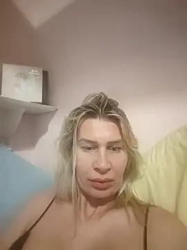 NaughtyClaudia  online show from December 14, 9:30 pm