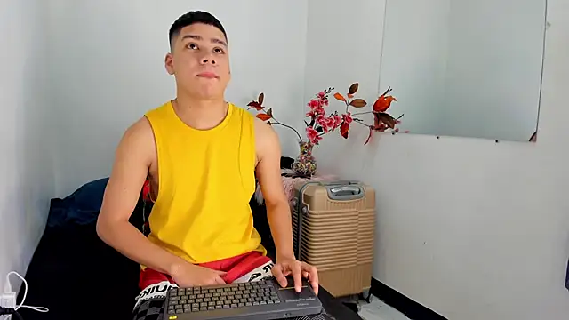 Lucastorrez01 online show from January 7, 12:24 am