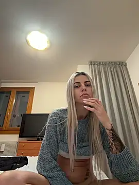 Snapshot of feliciafelon chatting on February 23, 6:49 pm feliciafelon online show from February 23, 6:49 pm