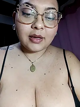 Snapshot of Anna_Lucia88 chatting on June 23, 6:33 am Anna Lucia88 online show from June 23, 6:33 am