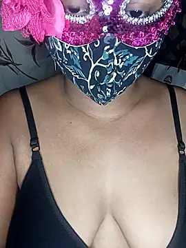 Snapshot of arpitaroy0 chatting on November 18, 3:49 pm arpitaroy0 online show from November 18, 3:49 pm