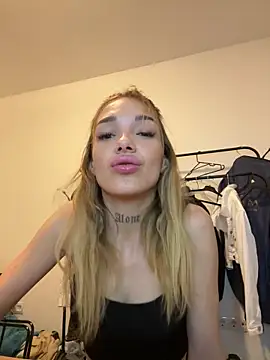 lunababy77 online show from November 17, 4:13 pm