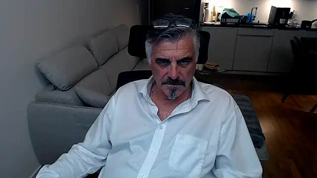 Buidapest online show from February 5, 12:48 am