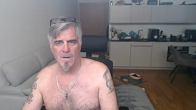 Buidapest online show from April 4, 1:41 pm