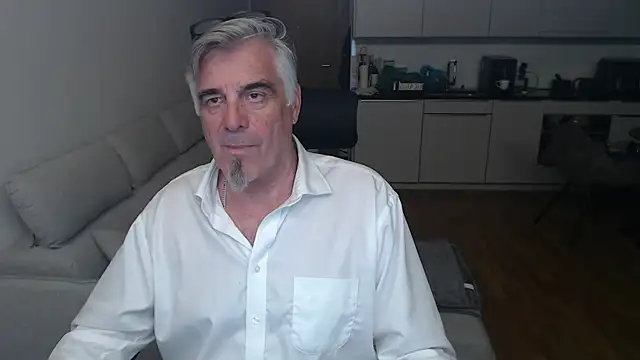 Buidapest online show from April 5, 7:00 pm