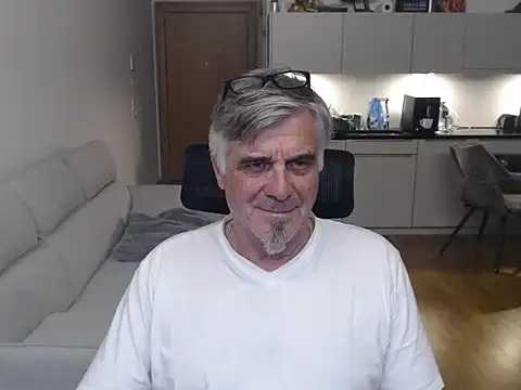 Buidapest online show from April 13, 1:55 am