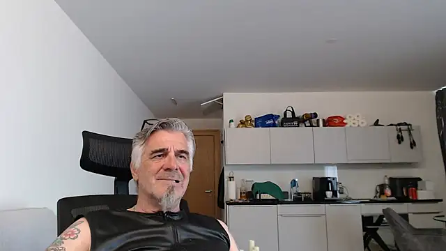 Snapshot of Buidapest chatting on May 3, 2:45 pm Buidapest online show from May 3, 2:45 pm