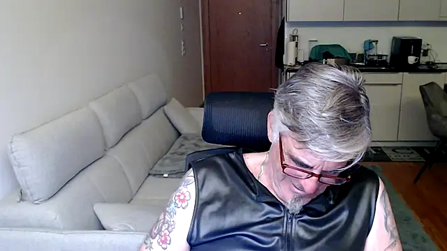 Snapshot of Buidapest chatting on May 10, 8:47 pm Buidapest online show from May 10, 8:47 pm