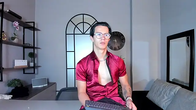 Snapshot of Brandon_starkk chatting on November 17, 12:00 pm Brandon starkk online show from November 17, 12:00 pm