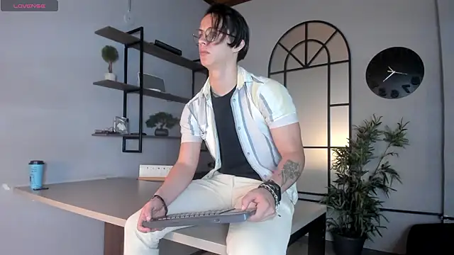 Brandon starkk online show from March 28, 11:43 am