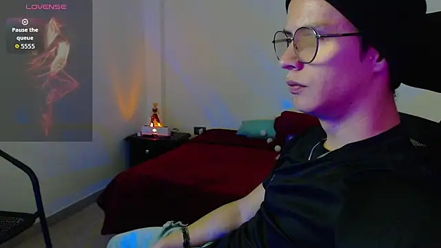 Snapshot of Brandon_starkk chatting on April 22, 9:38 pm Brandon starkk online show from April 22, 9:38 pm