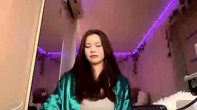 Snapshot of CutieSlim chatting on November 17, 6:08 am CutieSlim online show from November 17, 6:08 am