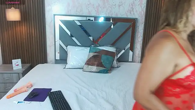 Lorna queen online show from November 19, 11:32 am