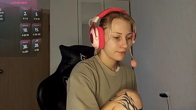 FoxySable online show from November 19, 8:14 am