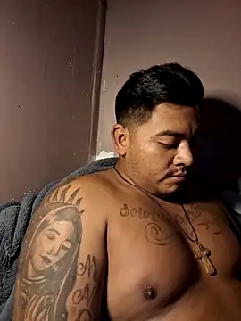 Snapshot of Elchico3030 chatting on November 17, 4:29 am Elchico3030 online show from November 17, 4:29 am