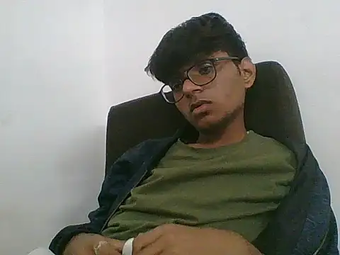 Snapshot of akshr1099 chatting on November 18, 6:01 pm akshr1099 online show from November 18, 6:01 pm