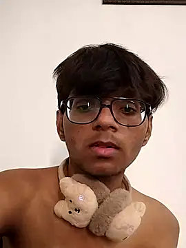 Snapshot of akshr1099 chatting on November 22, 3:05 am akshr1099 online show from November 22, 3:05 am