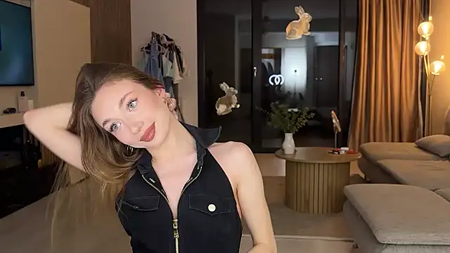 Jolienne online show from May 17, 7:43 pm