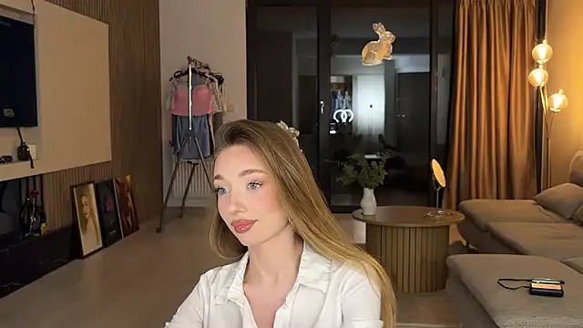 Jolienne online show from May 21, 8:16 pm