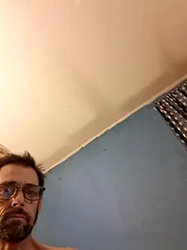 Snapshot of BIGDADDYSQUEEN chatting on November 17, 2:28 am BIGDADDYSQUEEN online show from November 17, 2:28 am