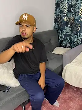 Snapshot of VioleeSaenz chatting on March 2, 5:19 am VioleeSaenz online show from March 2, 5:19 am