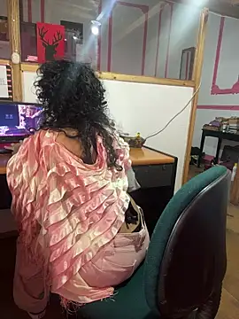 Snapshot of justcallmemargo chatting on May 2, 1:43 am justcallmemargo online show from May 2, 1:43 am