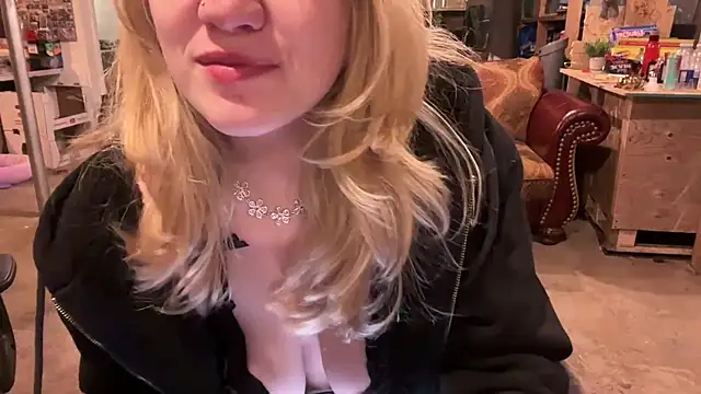 chaton blanche online show from March 2, 12:02 am