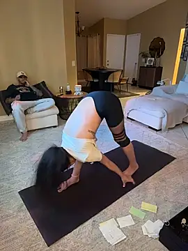 Snapshot of Entreprescrewers chatting on November 23, 6:35 am Entreprescrewers online show from November 23, 6:35 am