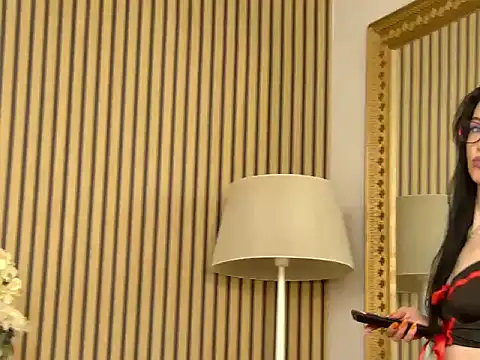 IvyCole online show from December 4, 7:28 am