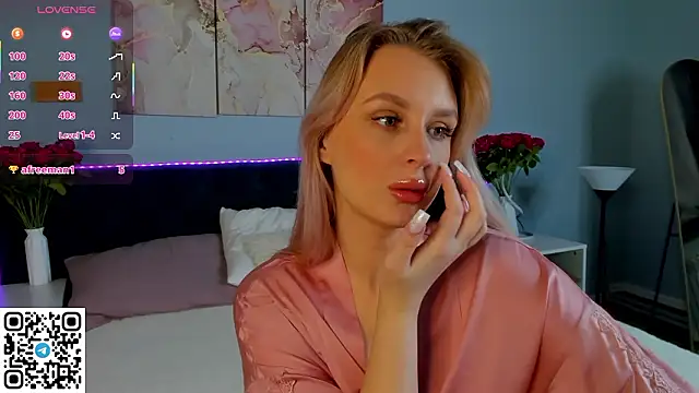 Snapshot of KiraRuiz chatting on February 2, 1:26 am KiraRuiz online show from February 2, 1:26 am