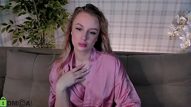 Snapshot of KiraRuiz chatting on February 26, 1:15 am KiraRuiz online show from February 26, 1:15 am