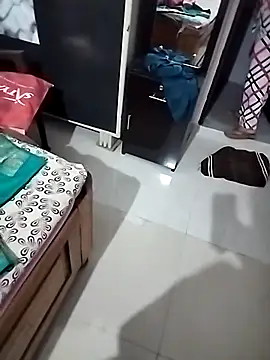 Snapshot of starnighcouple chatting on November 18, 5:28 pm starnighcouple online show from November 18, 5:28 pm