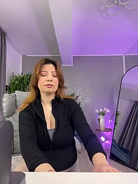 Snapshot of AmberRosewood chatting on March 4, 4:40 am AmberRosewood online show from March 4, 4:40 am