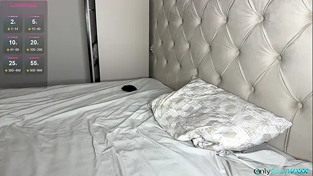 Snapshot of Maxhornyblondieman chatting on June 25, 12:20 pm Maxhornyblondieman online show from June 25, 12:20 pm