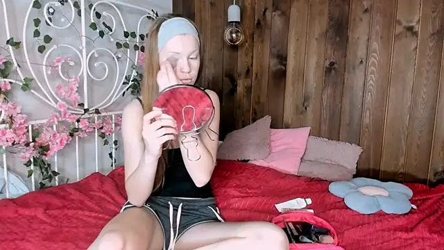 KarieBowery online show from December 18, 8:37 pm