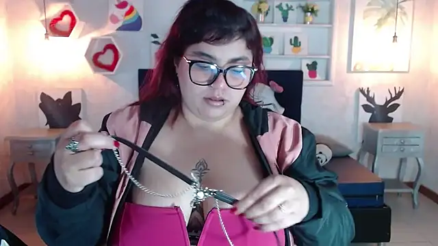 danna garza online show from February 8, 6:39 am