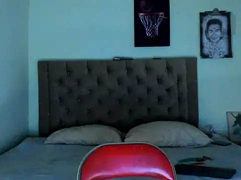 Snapshot of blorelopez chatting on November 27, 12:02 am blorelopez online show from November 27, 12:02 am