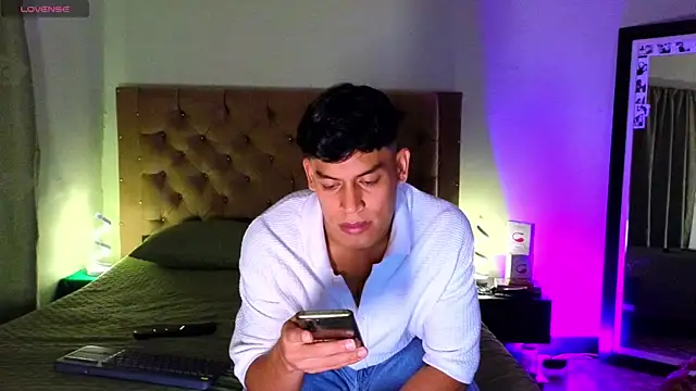 Snapshot of blorelopez chatting on January 11, 2:49 am blorelopez online show from January 11, 2:49 am