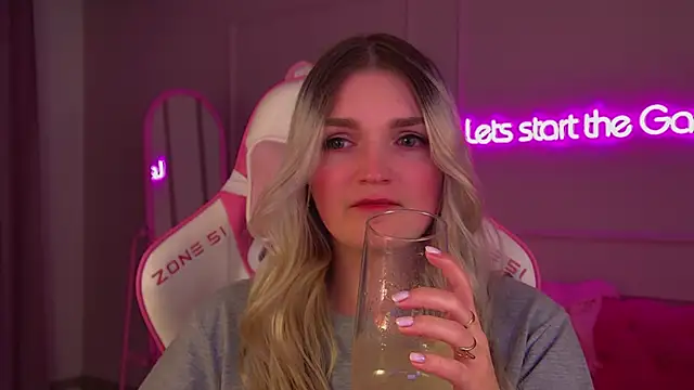 Snapshot of AnnyRaii chatting on November 28, 7:49 pm AnnyRaii online show from November 28, 7:49 pm