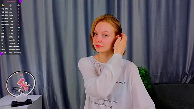 UmbraVelour online show from March 6, 1:51 pm