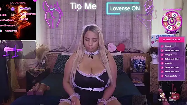 Snapshot of LaReineCleo chatting on February 20, 11:00 am LaReineCleo online show from February 20, 11:00 am