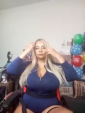 LaReineCleo online show from March 31, 11:10 am