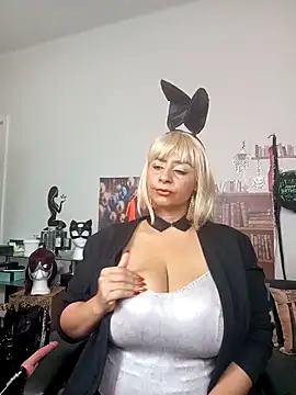 LaReineCleo online show from April 4, 12:02 pm