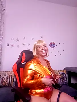 LaReineCleo online show from April 17, 11:13 am