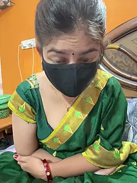 Snapshot of cutestpearl chatting on May 2, 7:52 pm cutestpearl online show from May 2, 7:52 pm