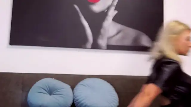 Snapshot of KaylinJan chatting on November 26, 6:25 am KaylinJan online show from November 26, 6:25 am