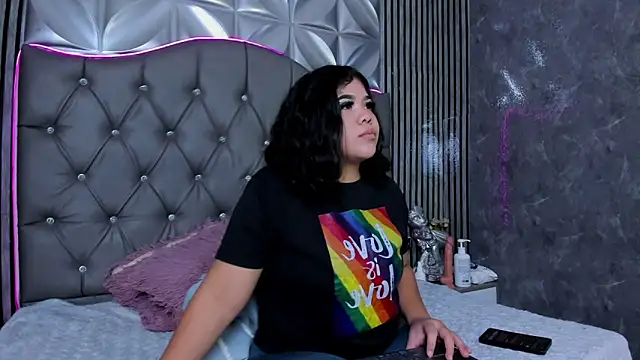 Amanda Mooree online show from May 12, 3:47 am