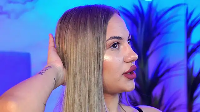 Chloe GraceeX online show from December 3, 11:25 pm